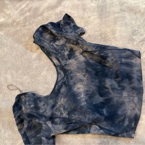 lululemon athletica Black,blue and Gray Crop Top